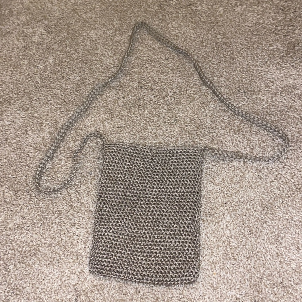 Knit gray long strap purse zipper